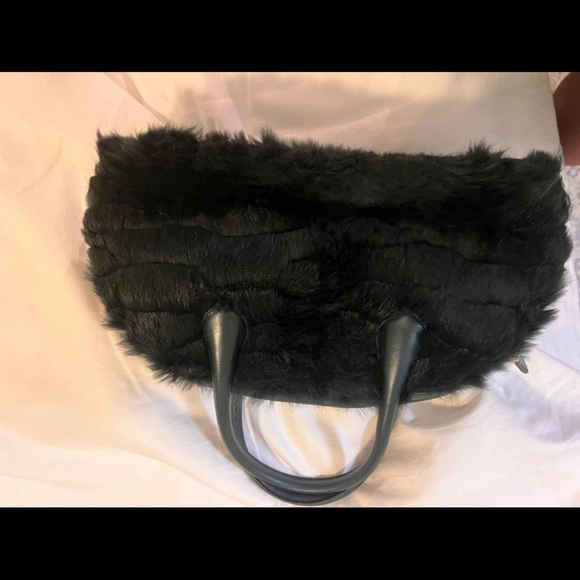 Authentic Salvatore Ferragamo rabbit fur green bag with crossbody strap - Picture 5 of 7